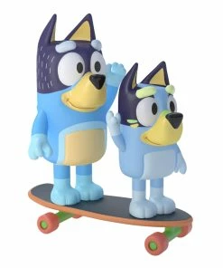 Bluey Skateboarding Dad (Bandit) & Bluey Mini Figurines 2 Pack